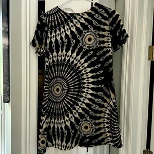 A line pattern black mini sheeth dress